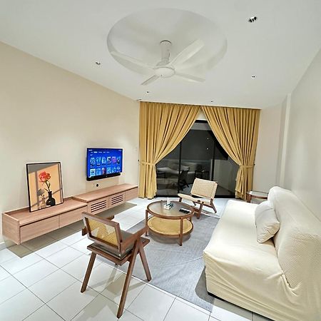 Newly Renovated Comfy Beachfront View At Seri Bulan Port Dickson Extérieur photo