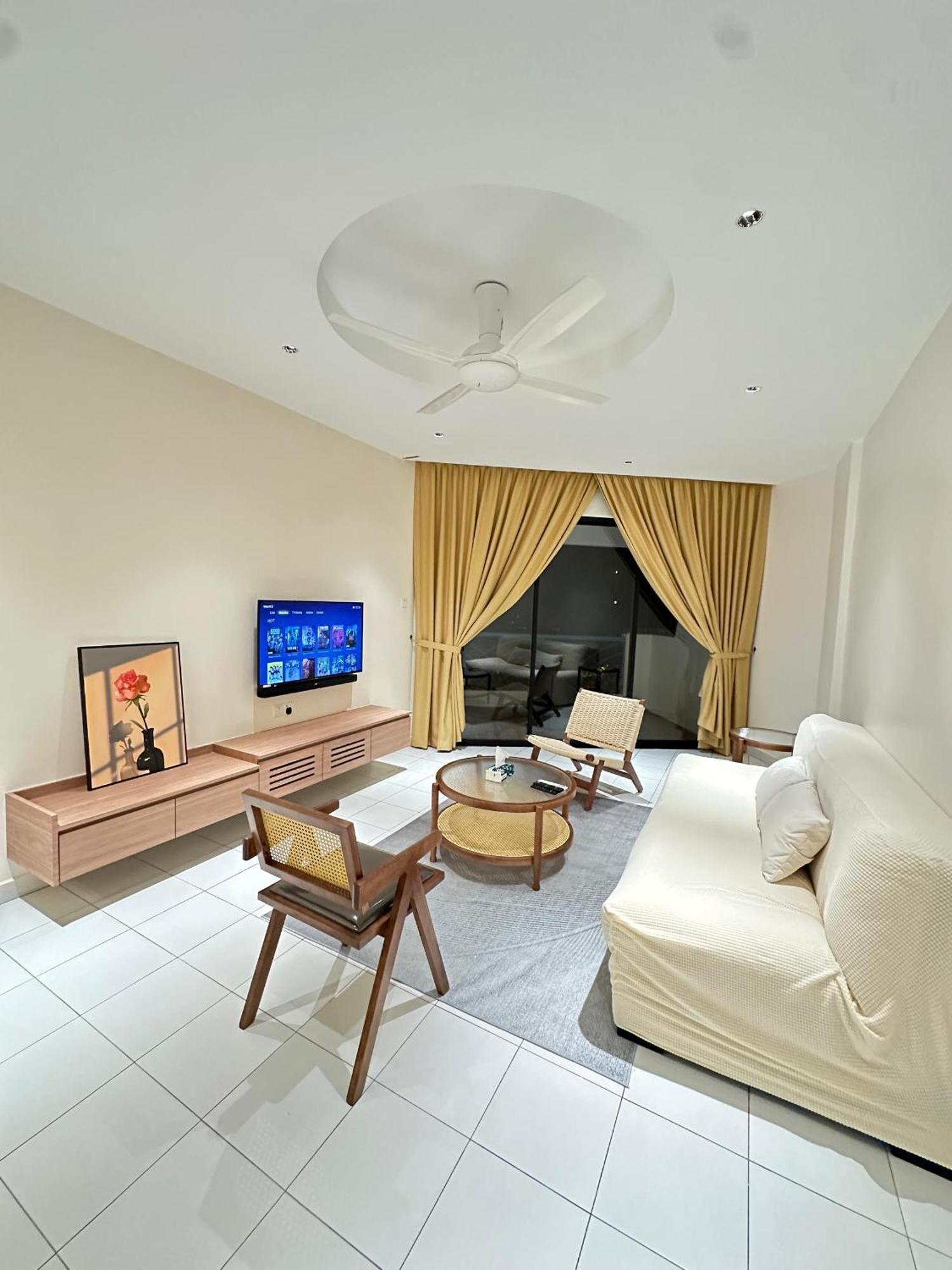 Newly Renovated Comfy Beachfront View At Seri Bulan Port Dickson Extérieur photo