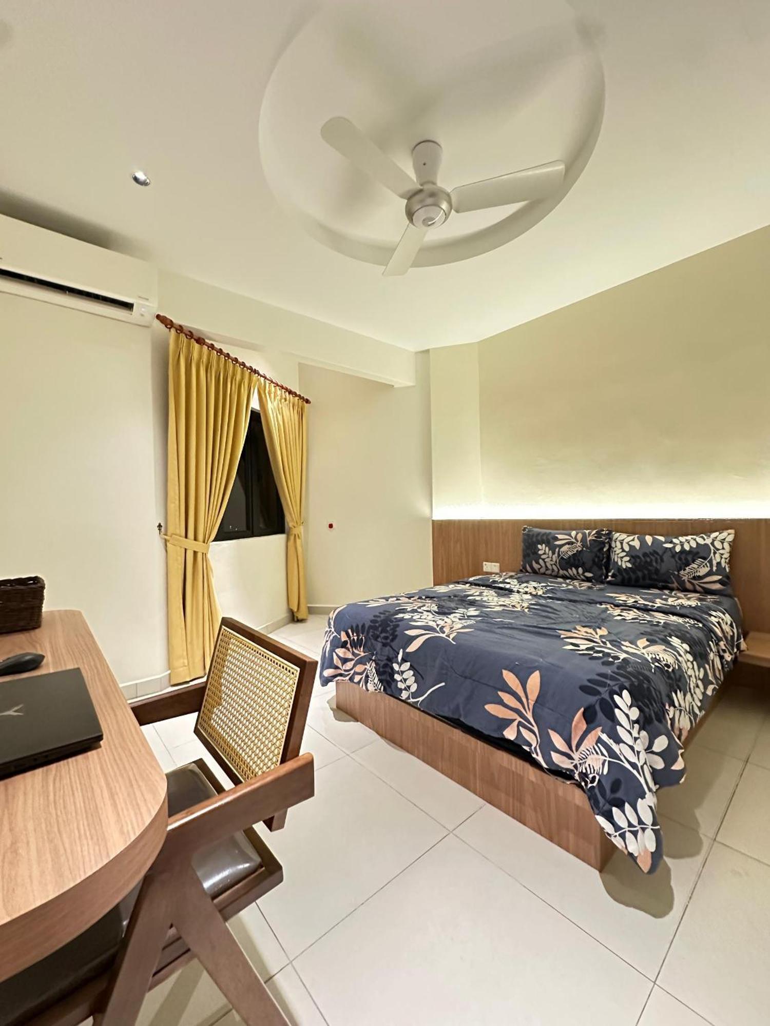 Newly Renovated Comfy Beachfront View At Seri Bulan Port Dickson Extérieur photo